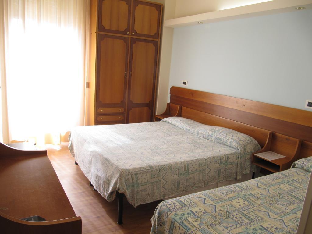Hotel Sirena 세니갈리아 객실 사진